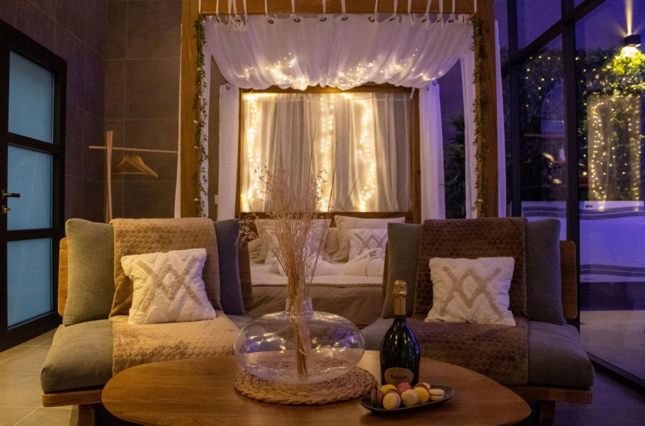 Le Bois Boheme- Suite & Spa Privatif نيم المظهر الخارجي الصورة