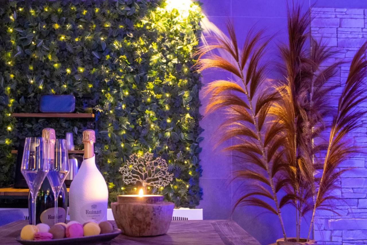 Le Bois Boheme- Suite & Spa Privatif نيم المظهر الخارجي الصورة