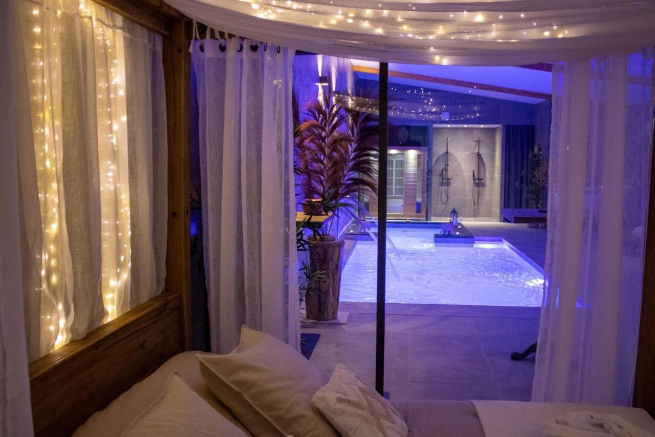 Le Bois Boheme- Suite & Spa Privatif نيم المظهر الخارجي الصورة