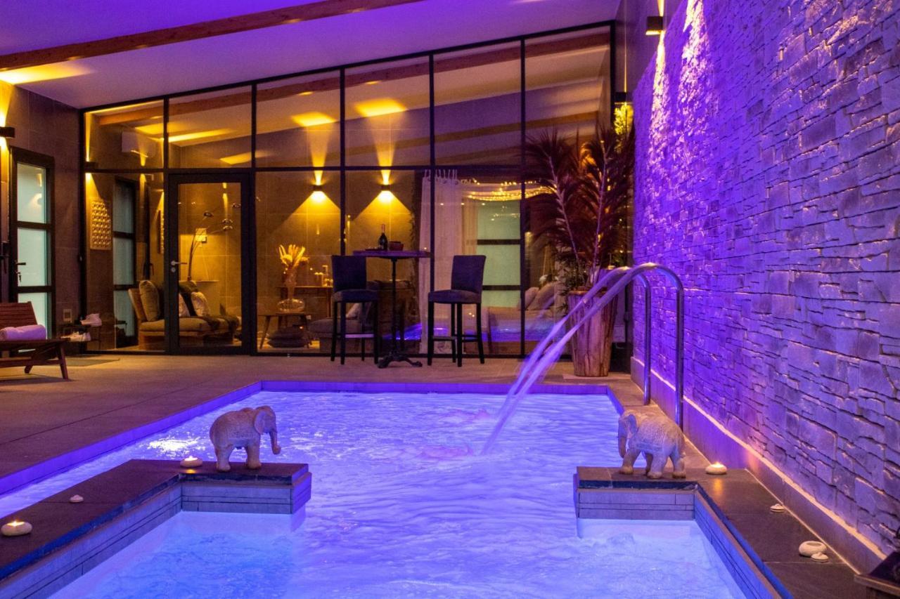 Le Bois Boheme- Suite & Spa Privatif نيم المظهر الخارجي الصورة