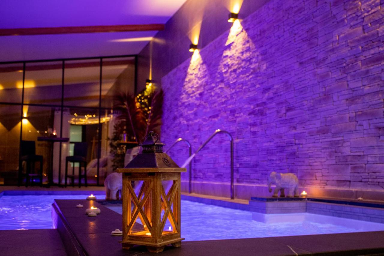Le Bois Boheme- Suite & Spa Privatif نيم المظهر الخارجي الصورة